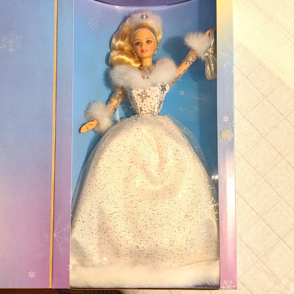 Barbie 2002 Winter's Reflection Mattel Doll